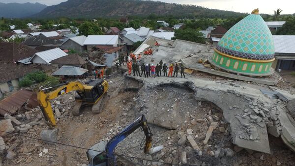 Последствия землетрясения в Индонезии - Sputnik Азербайджан