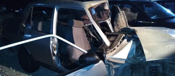 ДТП в Сабунчинском районе Баку, в котором автомобиль марки Tofaş врезался в стену - Sputnik Азербайджан