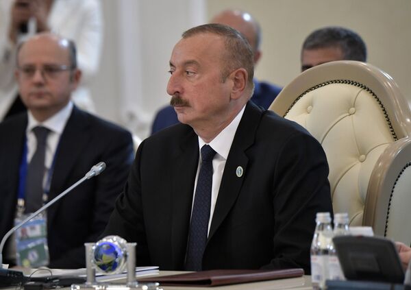 Президент Азербайджана Ильхам Алиев на встрече глав государств-участников V Каспийского саммита в Актау - Sputnik Азербайджан