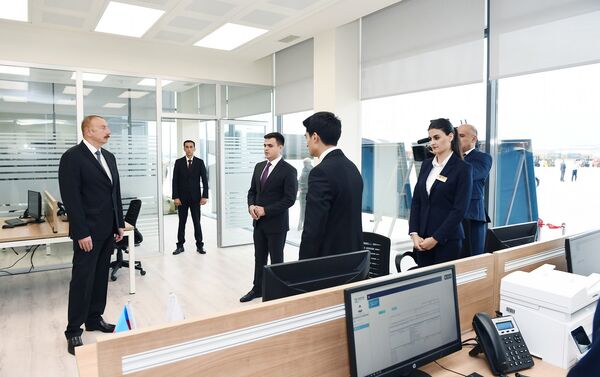 Президент Ильхам Алиев принял участие в открытии Абшеронского логистического центра - Sputnik Азербайджан