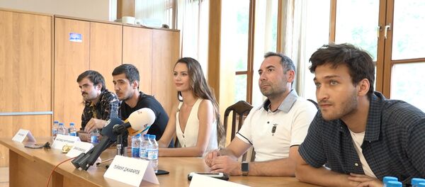 Звезды комедии Жара в Баку увезут собой чемодан азербайджанских платков - Sputnik Азербайджан