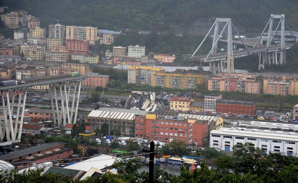 Обрушившийся мост в Генуе, Италия - Sputnik Азербайджан