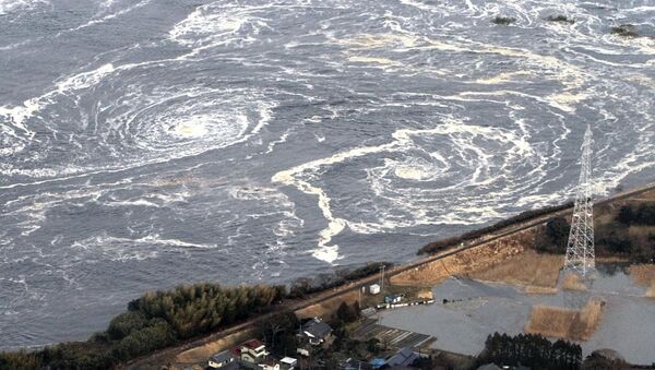 Водовороты после цунами в префектуре Фукусима, Япония - Sputnik Azərbaycan