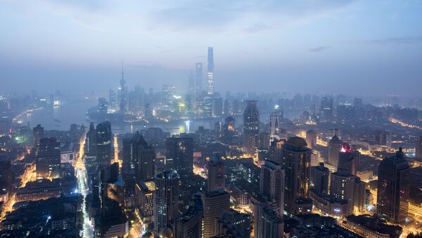 This picture taken early on September 9, 2016, shows the financial district of Pudong in Shanghai - Sputnik Azərbaycan