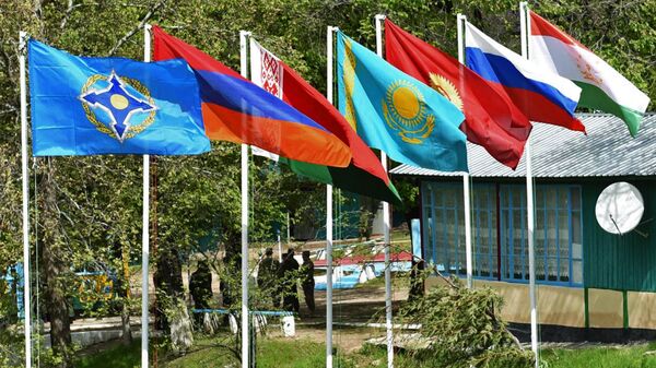 Флаги стран-участниц Организации Договора о коллективной безопасности, фото из архива - Sputnik Азербайджан