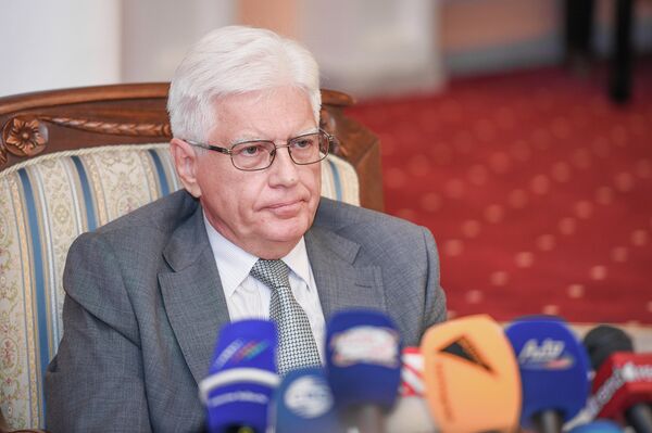 Посол России в Азербайджане Михаил Бочарников на пресс-конференции в Баку Посол России в Азербайджане Михаил Бочарников на пресс-конференции в Баку - Sputnik Азербайджан