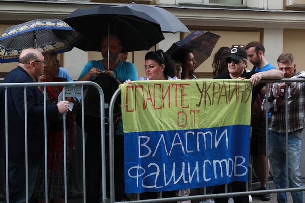 Акция в поддержку журналиста К. Вышинского Акция в поддержку журналиста К. Вышинского - Sputnik Азербайджан