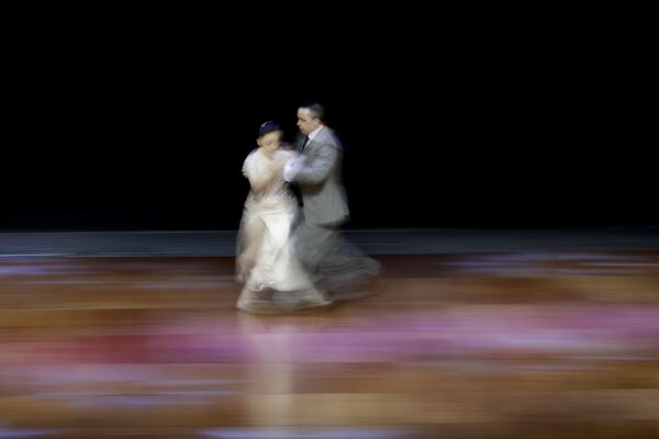 Аргентниская пара Federico Ibanez и Nuria Lazo во время выступления на Чемпионате мира по танго в Аргентине - Sputnik Азербайджан