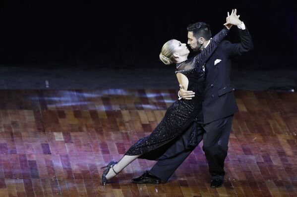 Аргентинская пара Jose Salvo и Carla Natalia Rossi во время выступления на Чемпионате мира по танго в Аргентине - Sputnik Азербайджан