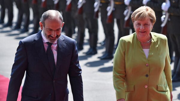 Канцлер Германии Ангела Меркель прибыла в Ереван (24 августа 2018). Аэропорт Звартноц - Sputnik Azərbaycan
