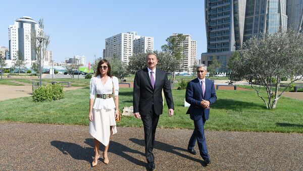 Президент Ильхам Алиев принял участие в открытии спортивно-развлекательного паркового комплекса, заложенного в Хатаинском районе - Sputnik Азербайджан