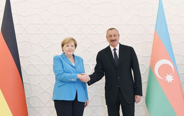 Состоялась церемония официальной встречи Федерального канцлера Германии Ангелы Меркель - Sputnik Азербайджан
