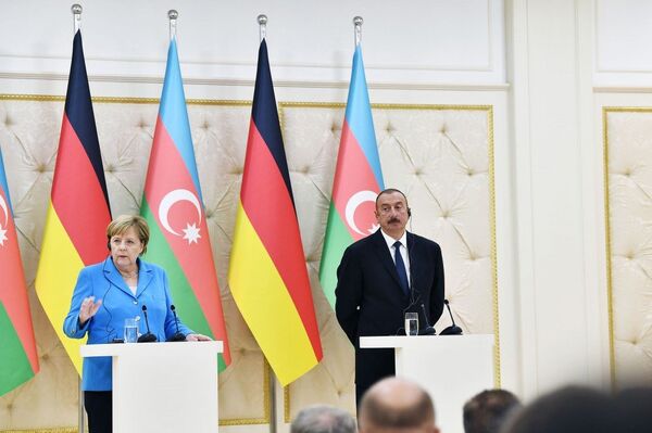 Состоялась совместная пресс-конференция Президента Азербайджана и Федерального канцлера Германии Состоялась совместная пресс-конференция Президента Азербайджана и Федерального канцлера Германии - Sputnik Азербайджан