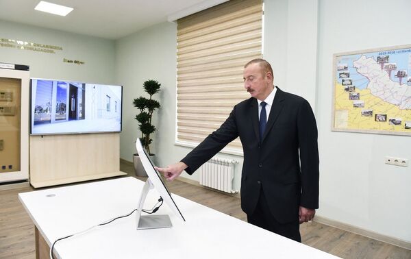 Президент Азербайджана принял участие в открытии реконструированной подстанции Исмаиллы Президент Азербайджана принял участие в открытии реконструированной подстанции Исмаиллы - Sputnik Азербайджан