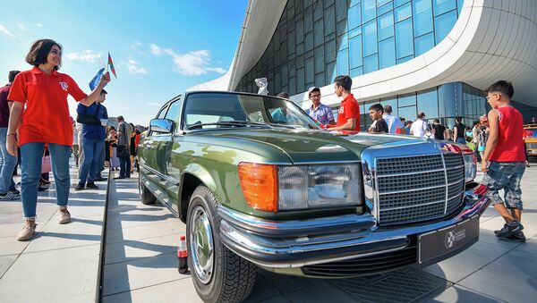 Выставка и парад классических автомобилей в Баку - Sputnik Azərbaycan