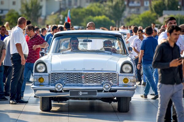 Выставка и парад классических автомобилей в Баку - Sputnik Азербайджан