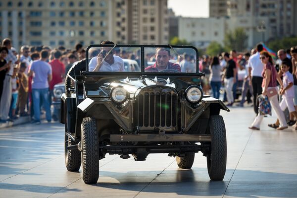 Выставка и парад классических автомобилей в Баку - Sputnik Азербайджан