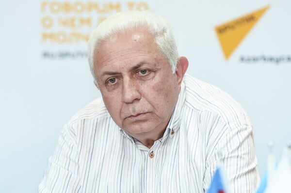 Заместитель директора Национального Гидрометеорологического Управления Министерства Экологии и Природных Ресурсов Азербайджанской Республики Имран Абдулов Заместитель директора Национального Гидрометеорологического Управления Министерства Экологии и Природных Ресурсов Азербайджанской Республики Имран Абдулов - Sputnik Азербайджан