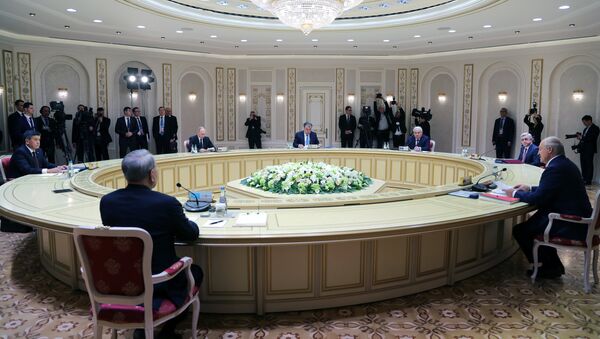 Президент РФ Владимир Путин принимает участие в заседании Совета коллективной безопасности Организации Договора о коллективной безопасности (ОДКБ) - Sputnik Азербайджан