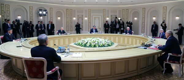 Президент РФ Владимир Путин принимает участие в заседании Совета коллективной безопасности Организации Договора о коллективной безопасности (ОДКБ) Президент РФ Владимир Путин принимает участие в заседании Совета коллективной безопасности Организации Договора о коллективной безопасности (ОДКБ) - Sputnik Азербайджан