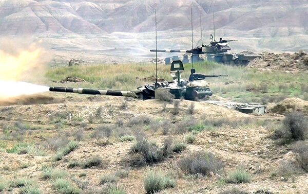 Интенсивные занятия по боевой подготовке танковых подразделений - Sputnik Азербайджан