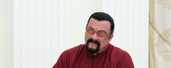 Американский актер Стивен Сигал Американский актер Стивен Сигал - Sputnik Азербайджан