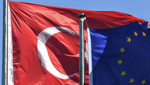 Флаги Турции и Евросоюза, фото из архива - Sputnik Azərbaycan