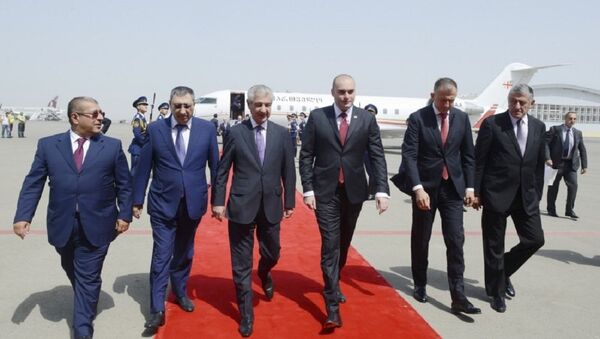 Премьер-министр Грузии Мамука Бахтадзе прибыл с визитом в Азербайджан - Sputnik Азербайджан