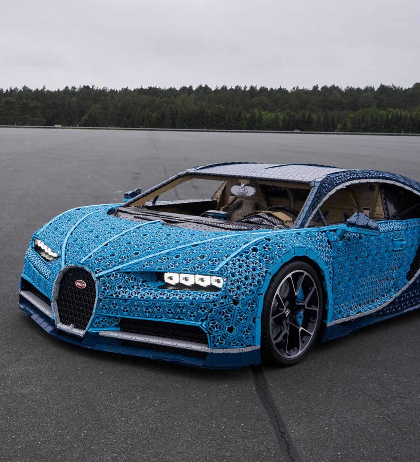 Из Lego построили полноразмерный Bugatti Chiron