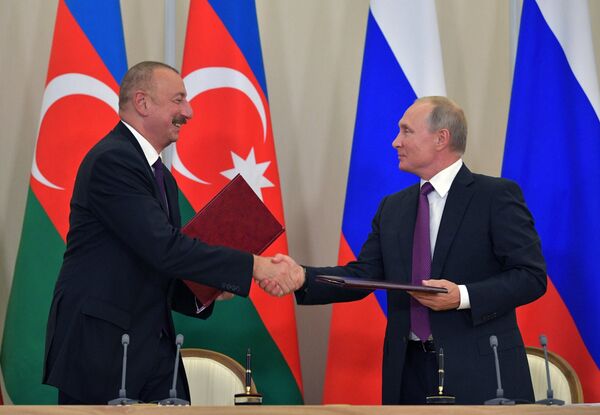 1 сентября 2018. Президент РФ Владимир Путин и президент Азербайджана Ильхам Алиев на церемонии подписания ряда межправительственных и межведомственных документов 1 сентября 2018. Президент РФ Владимир Путин и президент Азербайджана Ильхам Алиев на церемонии подписания ряда межправительственных и межведомственных документов - Sputnik Азербайджан