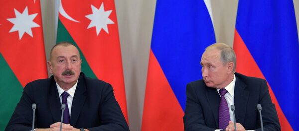 1 сентября 2018. Президент РФ Владимир Путин и президент Азербайджана Ильхам Алиев (слева) на пресс-конференции по итогам встречи. 1 сентября 2018. Президент РФ Владимир Путин и президент Азербайджана Ильхам Алиев (слева) на пресс-конференции по итогам встречи. - Sputnik Азербайджан