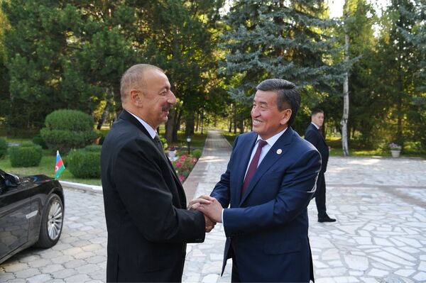 İlham Əliyevin Qırğızıstan Prezidenti Sooronbay Jeenbekov ilə görüşü olub İlham Əliyevin Qırğızıstan Prezidenti Sooronbay Jeenbekov ilə görüşü olub - Sputnik Azərbaycan