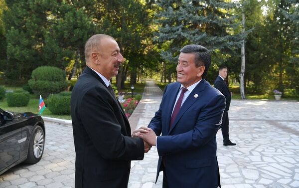 Ильхам Алиев с Президентом Кыргызстана Сооронбаем Жээнбековым - Sputnik Азербайджан