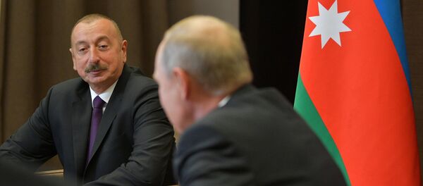 Президент РФ Владимир Путин и президент Азербайджана Ильхам Алиев (слева) во время встречи Президент РФ Владимир Путин и президент Азербайджана Ильхам Алиев (слева) во время встречи - Sputnik Азербайджан