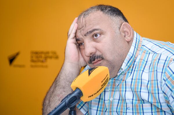 Актер Бахрам Багирзаде в студии Sputnik Азербайджан Актер Бахрам Багирзаде в студии Sputnik Азербайджан - Sputnik Азербайджан