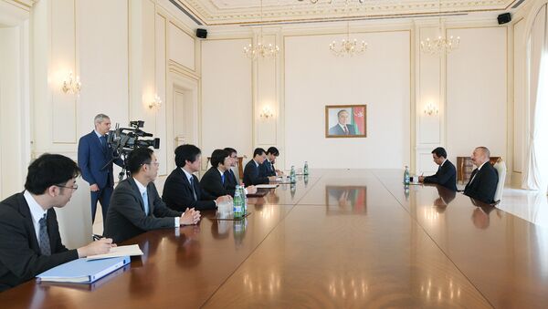 Президент Ильхам Алиев на встрече с японской делегацией, возглавляемой министром иностранных дел страны Таро Коно. Баку, 5 сентября 2018 года - Sputnik Азербайджан