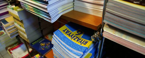 Продажа учебников в Баку, фото из архива - Sputnik Азербайджан