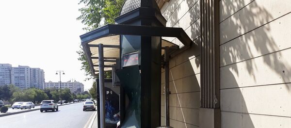 Автобусная остановка в Баку, фото из архива Автобусная остановка в Баку, фото из архива - Sputnik Азербайджан