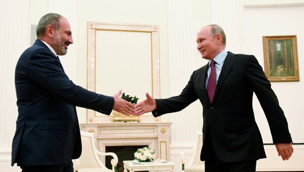 Президент РФ В. Путин встретился с премьер-министром Армении Н. Пашиняном - Sputnik Azərbaycan