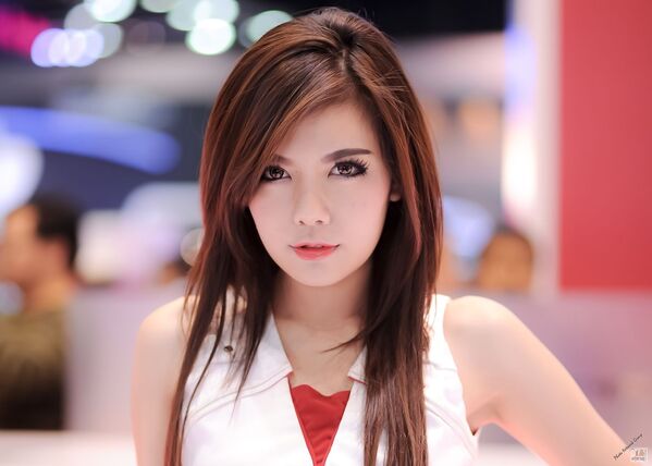 Тайская девушка на выставке Thailand International Mortor Expro 2013 - Sputnik Азербайджан