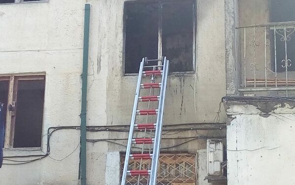 Пожар в жилом доме в городе Мингячевир. 12 сентября 2018 года - Sputnik Азербайджан