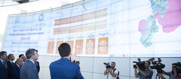 На церемонии подписания меморандума между министерством сельского хозяйства АР и Государственным комитетом по имущественным вопросам На церемонии подписания меморандума между министерством сельского хозяйства АР и Государственным комитетом по имущественным вопросам - Sputnik Азербайджан