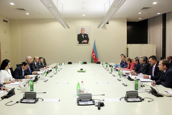 Встреча министра экономики Азербайджана Шахина Мустафаева с делегацией, возглавляемой министром промышленности и торговли Чехии Мартой Новаковой. Баку, 12 сентября 2018 года Встреча министра экономики Азербайджана Шахина Мустафаева с делегацией, возглавляемой министром промышленности и торговли Чехии Мартой Новаковой. Баку, 12 сентября 2018 года - Sputnik Азербайджан
