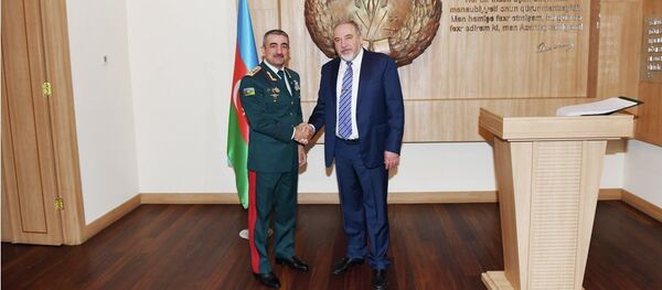 Начальник Государственной пограничной службы Азербайджана генерал-полковник Эльчин Гулиев и министр обороны Израиля Авигдор Либерман во время встречи. Баку, 14 сентября 2018 года / Начальник Государственной пограничной службы Азербайджана генерал-полковник Эльчин Гулиев и министр обороны Израиля Авигдор Либерман во время встречи. Баку, 14 сентября 2018 года / - Sputnik Азербайджан