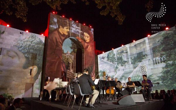 Музыкальный вечер, посвященный 120-летию азербайджанского кино. Баку, музей-заповедник Комплекс Дворца ширваншахов, 14 сентября 2018 года - Sputnik Азербайджан