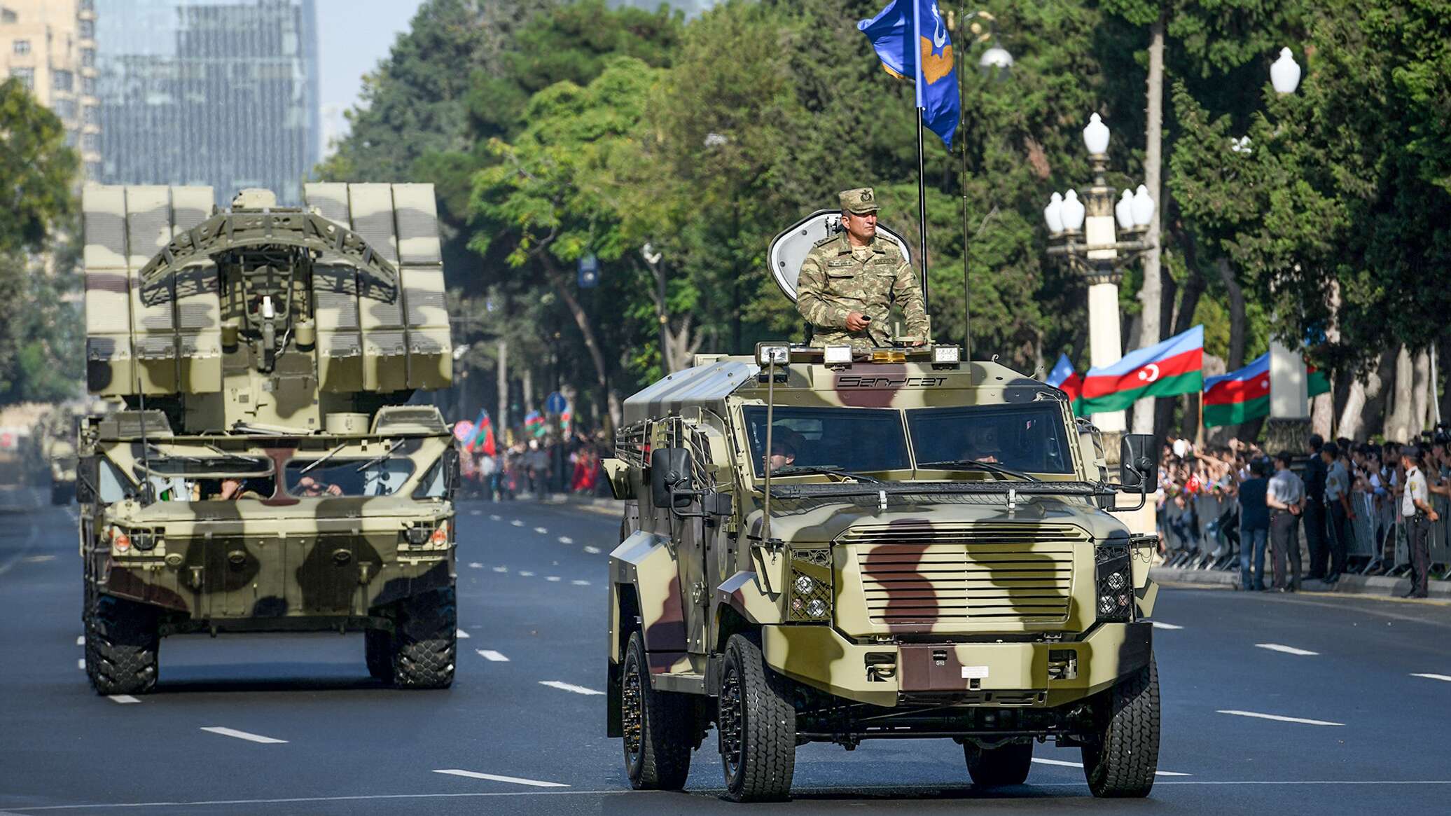 Xeberler bu gun. Военная мощь Азербайджана. Военный парад в Азербайджане. Парад в Азербайджане Российская техника. Баку Азербайджан Военная мощь.