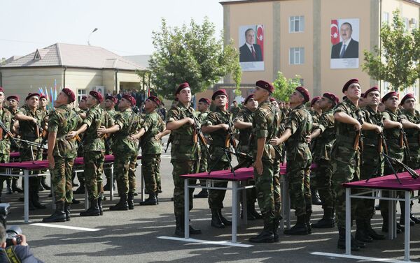 Церемония принятия присяги молодыми солдатами Службы государственной безопасности - Sputnik Азербайджан
