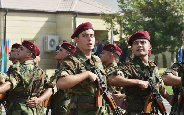 Церемония принятия присяги молодыми солдатами Службы государственной безопасности - Sputnik Азербайджан