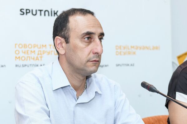Qafqaz tarixi mərkəzinin direktoru, siyasi icmalçı, Rizvan Hüseynov Qafqaz tarixi mərkəzinin direktoru, siyasi icmalçı, Rizvan Hüseynov - Sputnik Azərbaycan