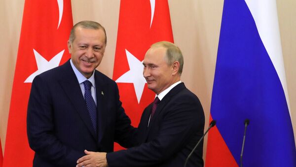 Президент РФ Владимир Путин и президент Турции Реджеп Тайип Эрдоган на пресс-конференции по итогам встречи в Сочи. 17 сентября 2018 года - Sputnik Azərbaycan
